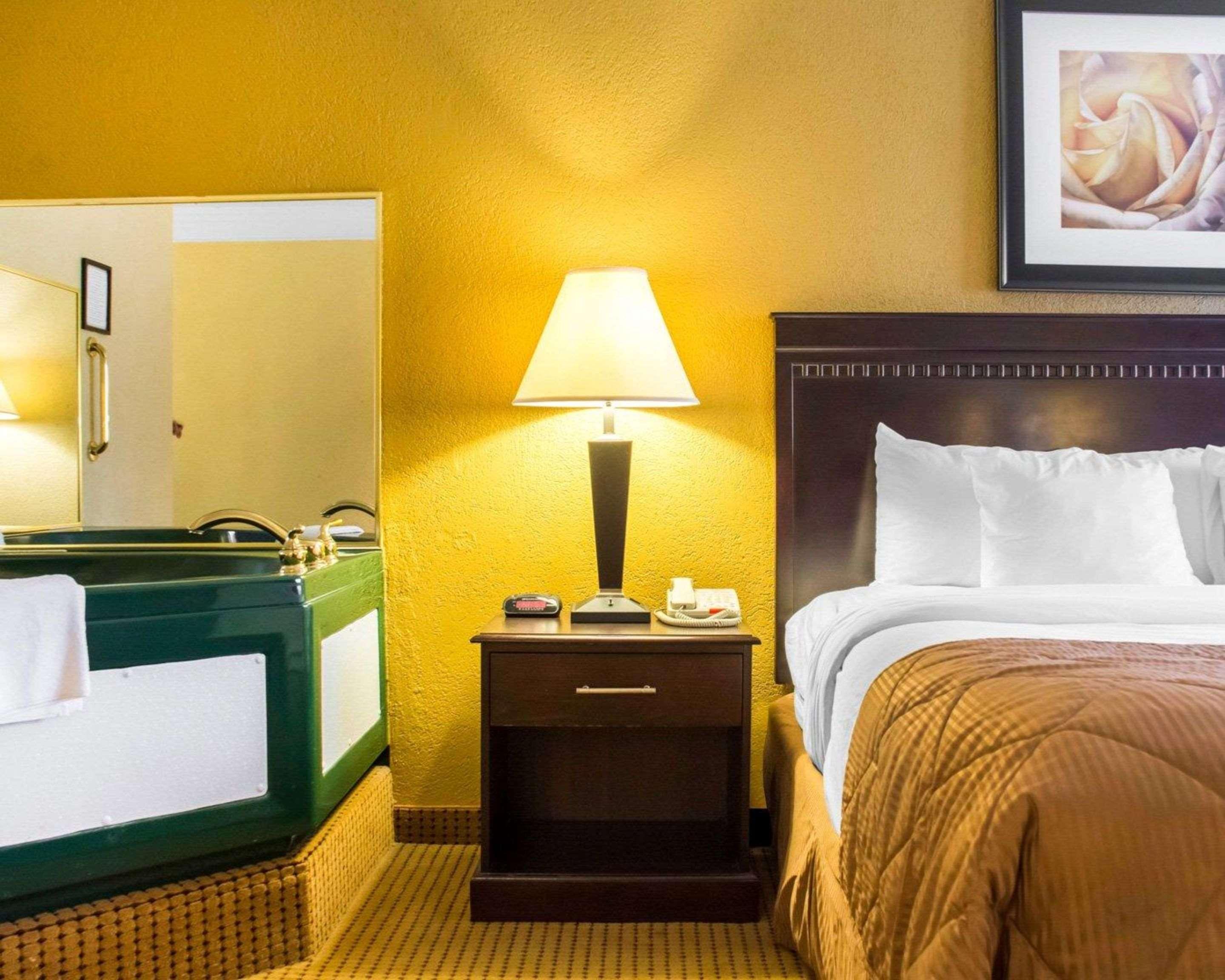 Quality Inn And Suites Fairgrounds - Syracuse Seneca Knolls Экстерьер фото